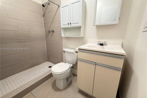 Снять в аренду квартиру в Форт-Лодердейл, Флорида 27.87м2, № 1990586 - фото 9