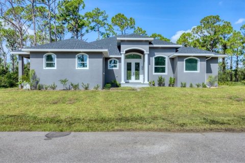 Casa en venta en Port Charlotte, Florida, 4 dormitorios, 303.05 m2 № 1903861 - foto 1