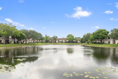 Condo in Coconut Creek, Florida, 3 bedrooms  № 1174282 - photo 1