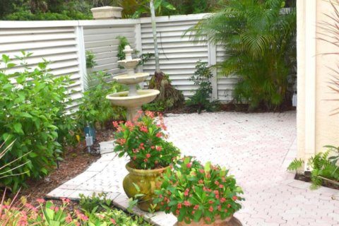 House in Palm Beach Gardens, Florida 3 bedrooms, 146.14 sq.m. № 1103419 - photo 1