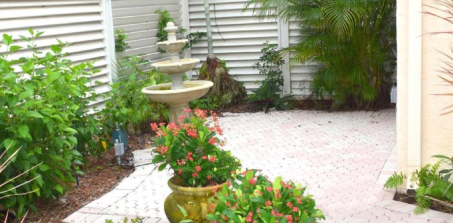 House in Palm Beach Gardens, Florida 3 bedrooms, 146.14 sq.m. № 1103419
