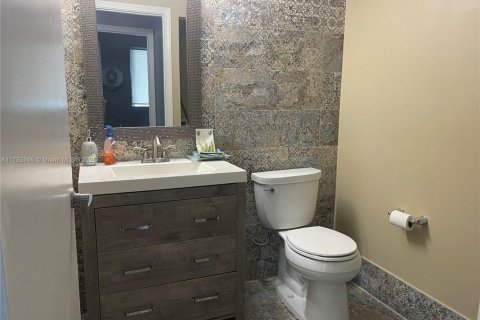 Condo in Miami, Florida, 2 bedrooms  № 1730754 - photo 24