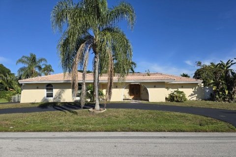 Casa en Plantation, Florida 4 dormitorios, 224.92 m2 № 1999059