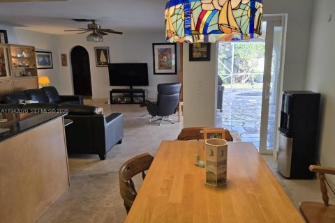 Casa en venta en Plantation, Florida, 4 dormitorios, 224.92 m2 № 1999059 - foto 11