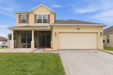 House in Orlando, Florida 5 bedrooms, 295.52 sq.m. № 2225685