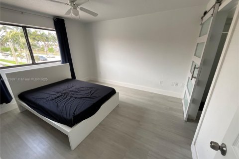 Copropriété à vendre à Hialeah, Floride: 2 chambres, 70.14 m2 № 1956748 - photo 8