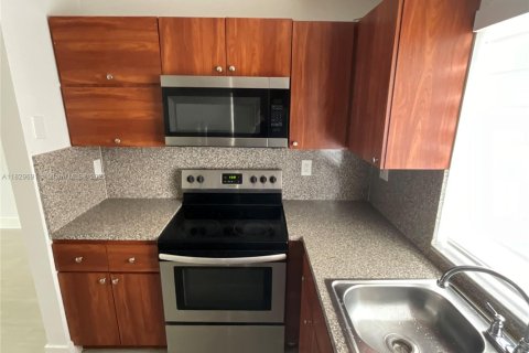 Copropriété à vendre à Hialeah, Floride: 2 chambres, 70.14 m2 № 1956748 - photo 3