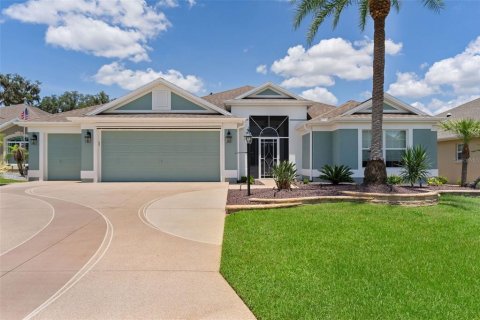 House in The Villages, Florida 4 bedrooms, 234.21 sq.m. № 2199129