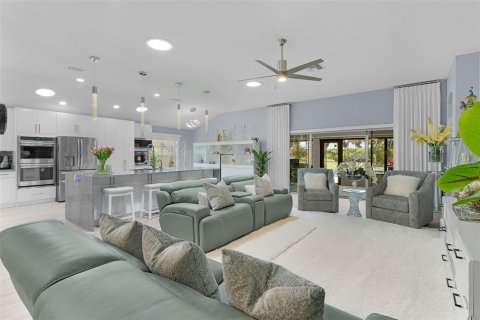 House in The Villages, Florida 4 bedrooms, 234.21 sq.m. № 2199129 - photo 17