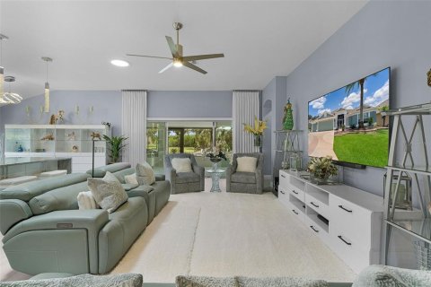 House in The Villages, Florida 4 bedrooms, 234.21 sq.m. № 2199129 - photo 10
