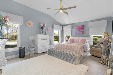 House in The Villages, Florida 4 bedrooms, 234.21 sq.m. № 2199129 - photo 29