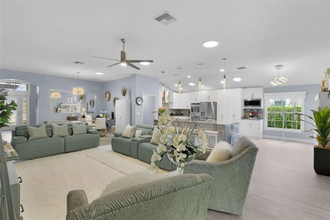 House in The Villages, Florida 4 bedrooms, 234.21 sq.m. № 2199129 - photo 16
