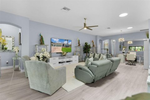 House in The Villages, Florida 4 bedrooms, 234.21 sq.m. № 2199129 - photo 15