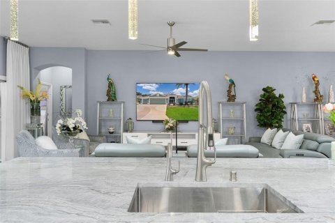House in The Villages, Florida 4 bedrooms, 234.21 sq.m. № 2199129 - photo 26