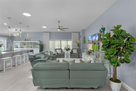 House in The Villages, Florida 4 bedrooms, 234.21 sq.m. № 2199129 - photo 13