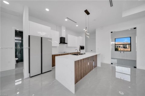 House in Lehigh Acres, Florida 3 bedrooms, 153.29 sq.m. № 2003305 - photo 6