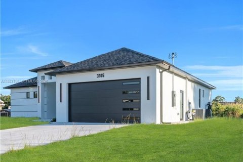 House in Lehigh Acres, Florida 3 bedrooms, 153.29 sq.m. № 2003305