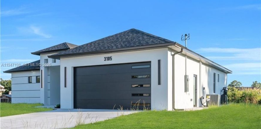 House in Lehigh Acres, Florida 3 bedrooms, 153.29 sq.m. № 2003305