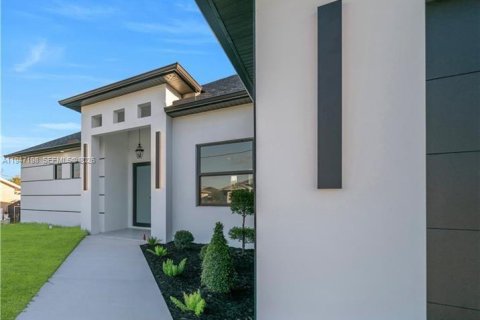 House in Lehigh Acres, Florida 3 bedrooms, 153.29 sq.m. № 2003305 - photo 3