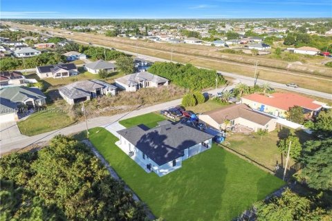 House in Lehigh Acres, Florida 3 bedrooms, 153.29 sq.m. № 2003305 - photo 23