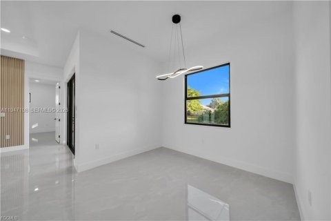 House in Lehigh Acres, Florida 3 bedrooms, 153.29 sq.m. № 2003305 - photo 10