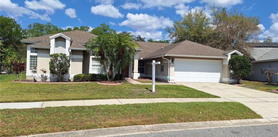 House in Orlando, Florida 4 bedrooms, 238.39 sq.m. № 1799837