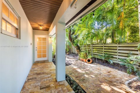 Casa en alquiler en Miami, Florida, 1 dormitorio, 205.96 m2 № 1823437 - foto 1