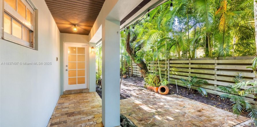Casa en Miami, Florida 1 dormitorio, 205.96 m2 № 1823437