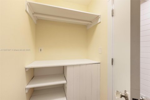 Casa en alquiler en Miami, Florida, 1 dormitorio, 205.96 m2 № 1823437 - foto 20