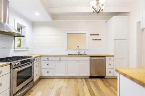 Casa en alquiler en Miami, Florida, 1 dormitorio, 205.96 m2 № 1823437 - foto 13