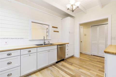 Casa en alquiler en Miami, Florida, 1 dormitorio, 205.96 m2 № 1823437 - foto 14
