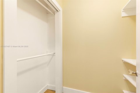Casa en alquiler en Miami, Florida, 1 dormitorio, 205.96 m2 № 1823437 - foto 19