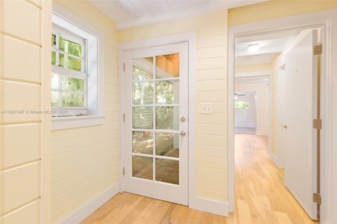 Casa en alquiler en Miami, Florida, 1 dormitorio, 205.96 m2 № 1823437 - foto 8