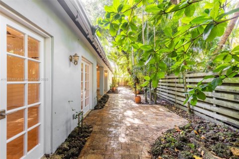 Casa en alquiler en Miami, Florida, 1 dormitorio, 205.96 m2 № 1823437 - foto 6