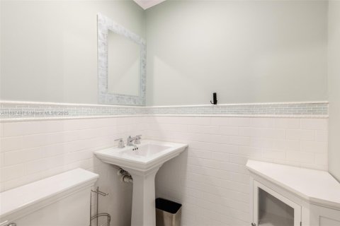 Casa en alquiler en Miami, Florida, 1 dormitorio, 205.96 m2 № 1823437 - foto 24