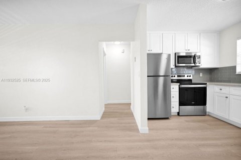 Снять в аренду кондоминиум в Холливуд, Флорида 1 спальня, 46.45м2, № 1990896 - фото 9