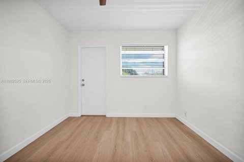 Снять в аренду кондоминиум в Холливуд, Флорида 1 спальня, 46.45м2, № 1990896 - фото 12