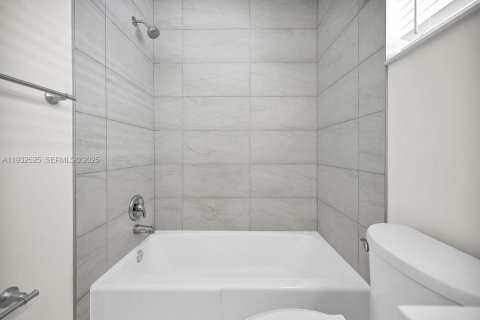 Снять в аренду кондоминиум в Холливуд, Флорида 1 спальня, 46.45м2, № 1990896 - фото 15