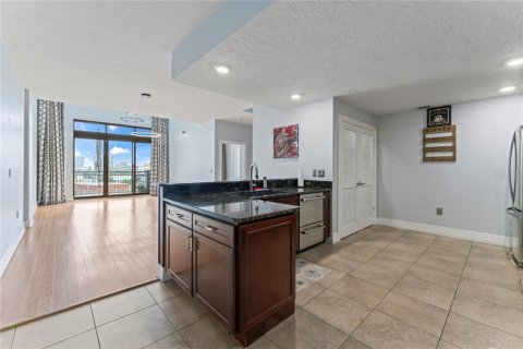 Condominio en alquiler en Tampa, Florida, 4 dormitorios, 232.35 m2 № 2224707 - foto 13