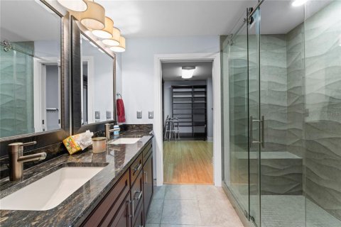 Condominio en alquiler en Tampa, Florida, 4 dormitorios, 232.35 m2 № 2224707 - foto 9