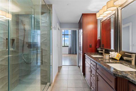 Condominio en alquiler en Tampa, Florida, 4 dormitorios, 232.35 m2 № 2224707 - foto 5