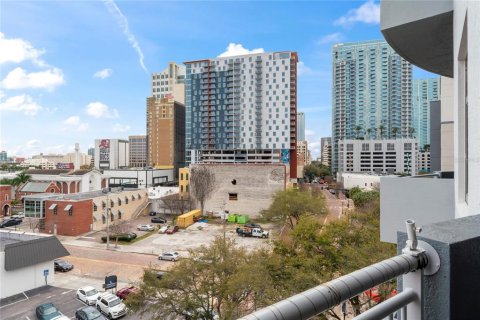 Condominio en alquiler en Tampa, Florida, 4 dormitorios, 232.35 m2 № 2224707 - foto 25