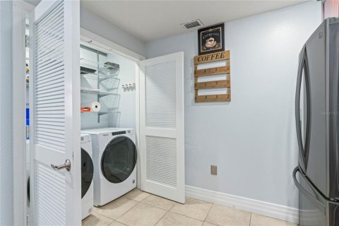Condominio en alquiler en Tampa, Florida, 4 dormitorios, 232.35 m2 № 2224707 - foto 20