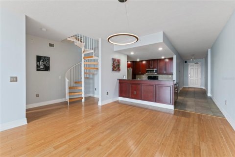 Condominio en alquiler en Tampa, Florida, 4 dormitorios, 232.35 m2 № 2224707 - foto 19