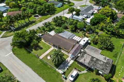 House in Homestead, Florida 3 bedrooms, 123.93 sq.m. № 1889114 - photo 25