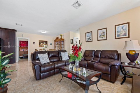 House in Homestead, Florida 3 bedrooms, 123.93 sq.m. № 1889114 - photo 2