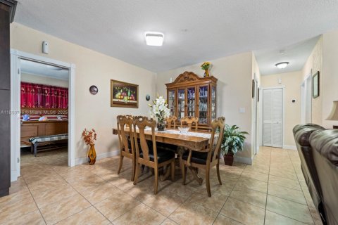 House in Homestead, Florida 3 bedrooms, 123.93 sq.m. № 1889114 - photo 9