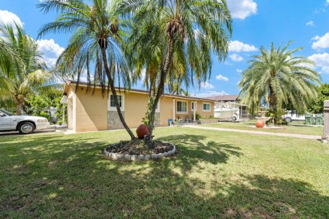 House in Homestead, Florida 3 bedrooms, 123.93 sq.m. № 1889114 - photo 29