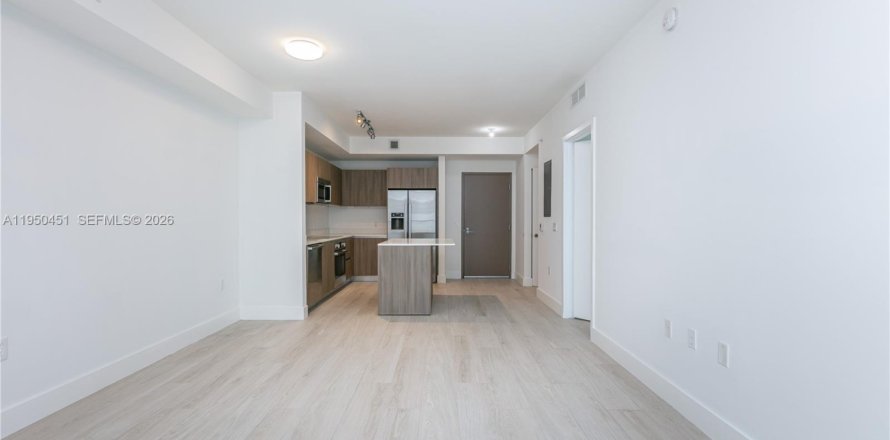 Condominio en Miami, Florida, 1 dormitorio  № 2153084