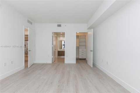 Condominio en venta en Miami, Florida, 1 dormitorio, 66.33 m2 № 2153084 - foto 14